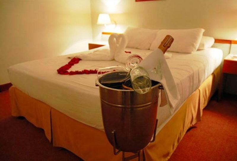 Hotel Cristina Suites Puerto La Cruz Room photo